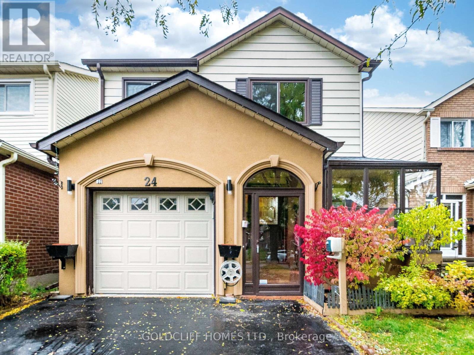 24 Rowe Court, Brampton, Ontario  L6X 2S2 - Photo 2 - W12525272