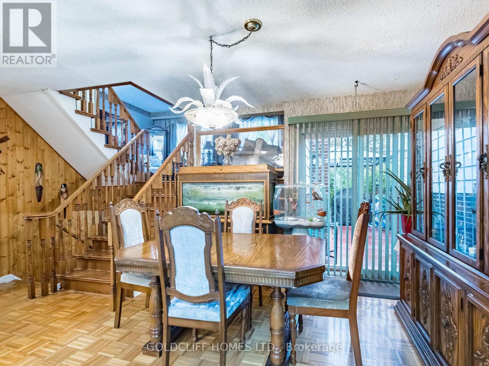 24 Rowe Court, Brampton, Ontario  L6X 2S2 - Photo 7 - W12525272