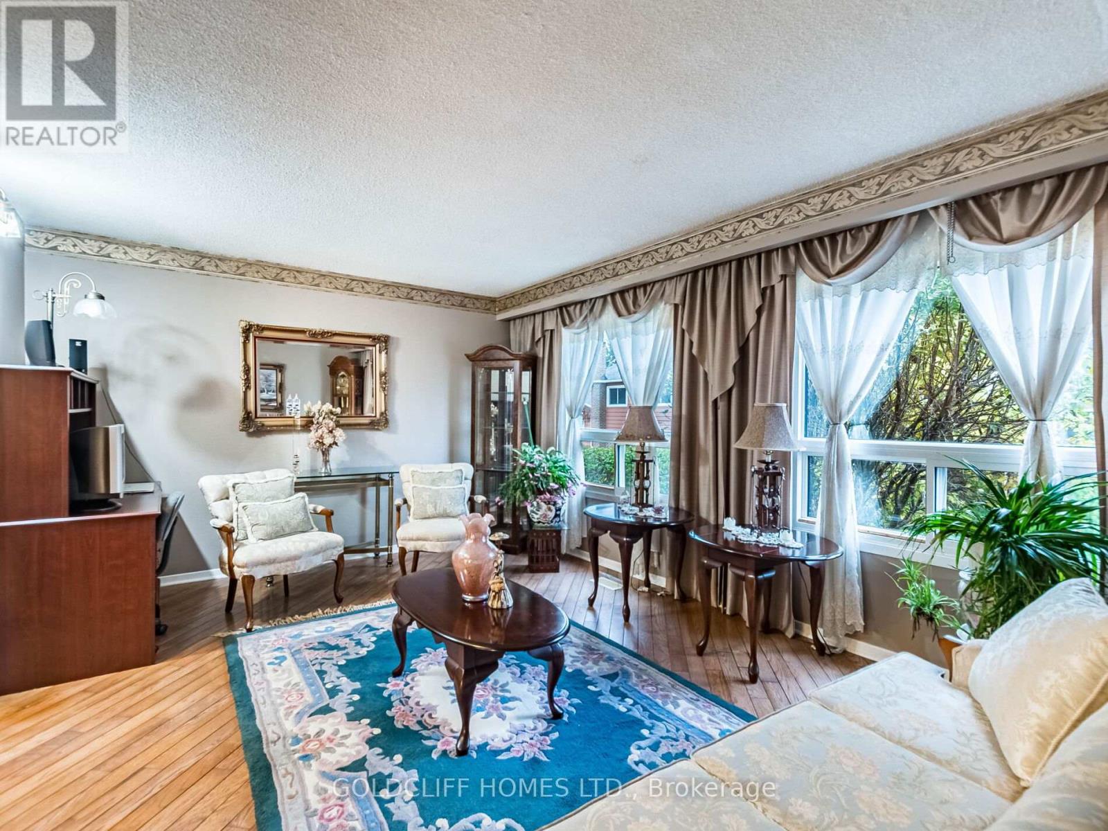 24 Rowe Court, Brampton, Ontario  L6X 2S2 - Photo 9 - W12525272