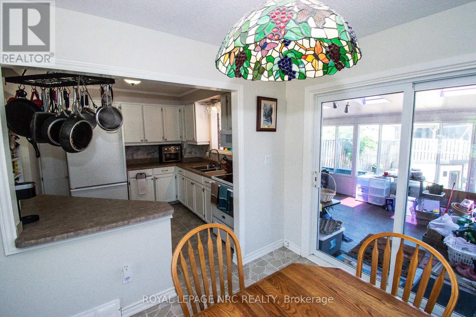 11 Exeter Drive, St. Catharines, Ontario  L2P 3M9 - Photo 10 - X12525330