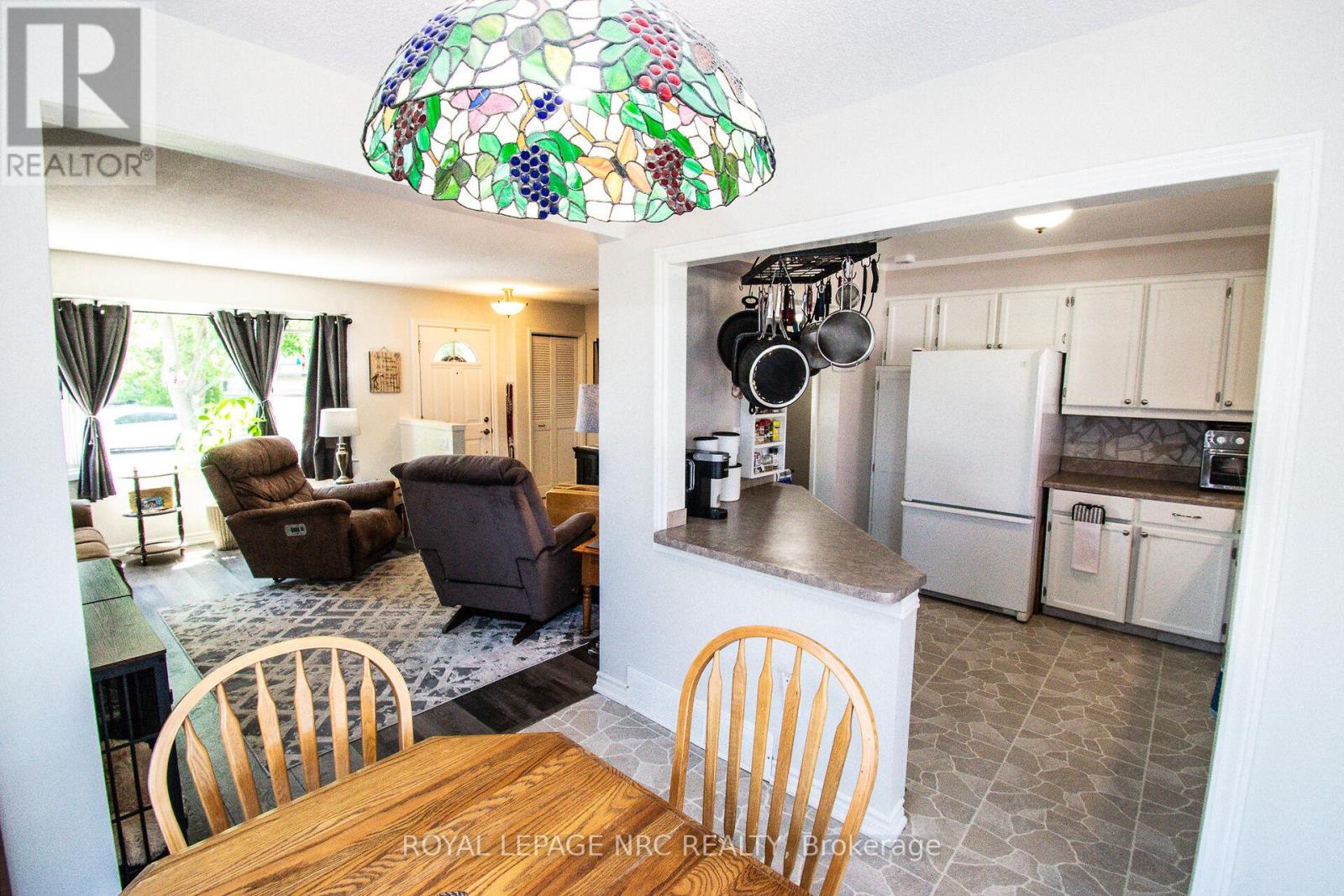 11 Exeter Drive, St. Catharines, Ontario  L2P 3M9 - Photo 11 - X12525330