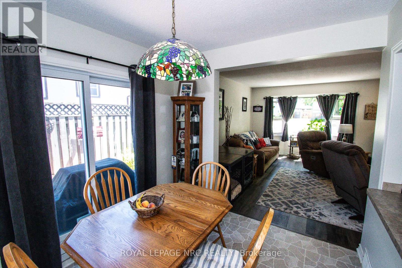 11 Exeter Drive, St. Catharines, Ontario  L2P 3M9 - Photo 12 - X12525330