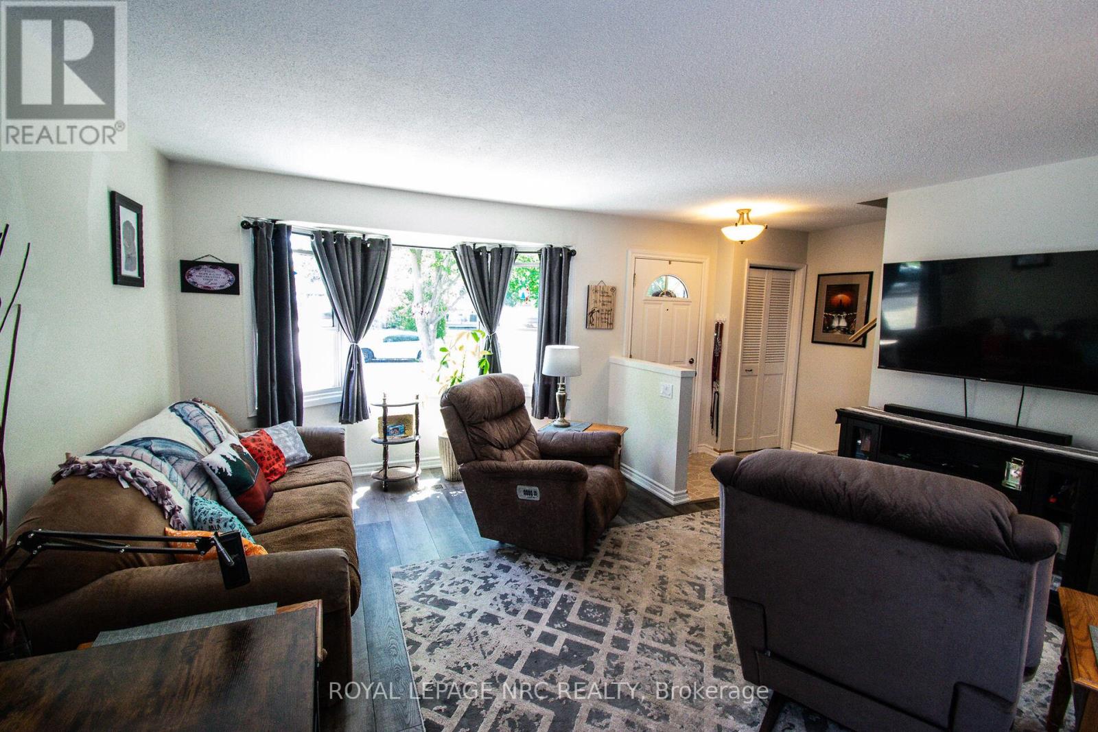 11 Exeter Drive, St. Catharines, Ontario  L2P 3M9 - Photo 6 - X12525330