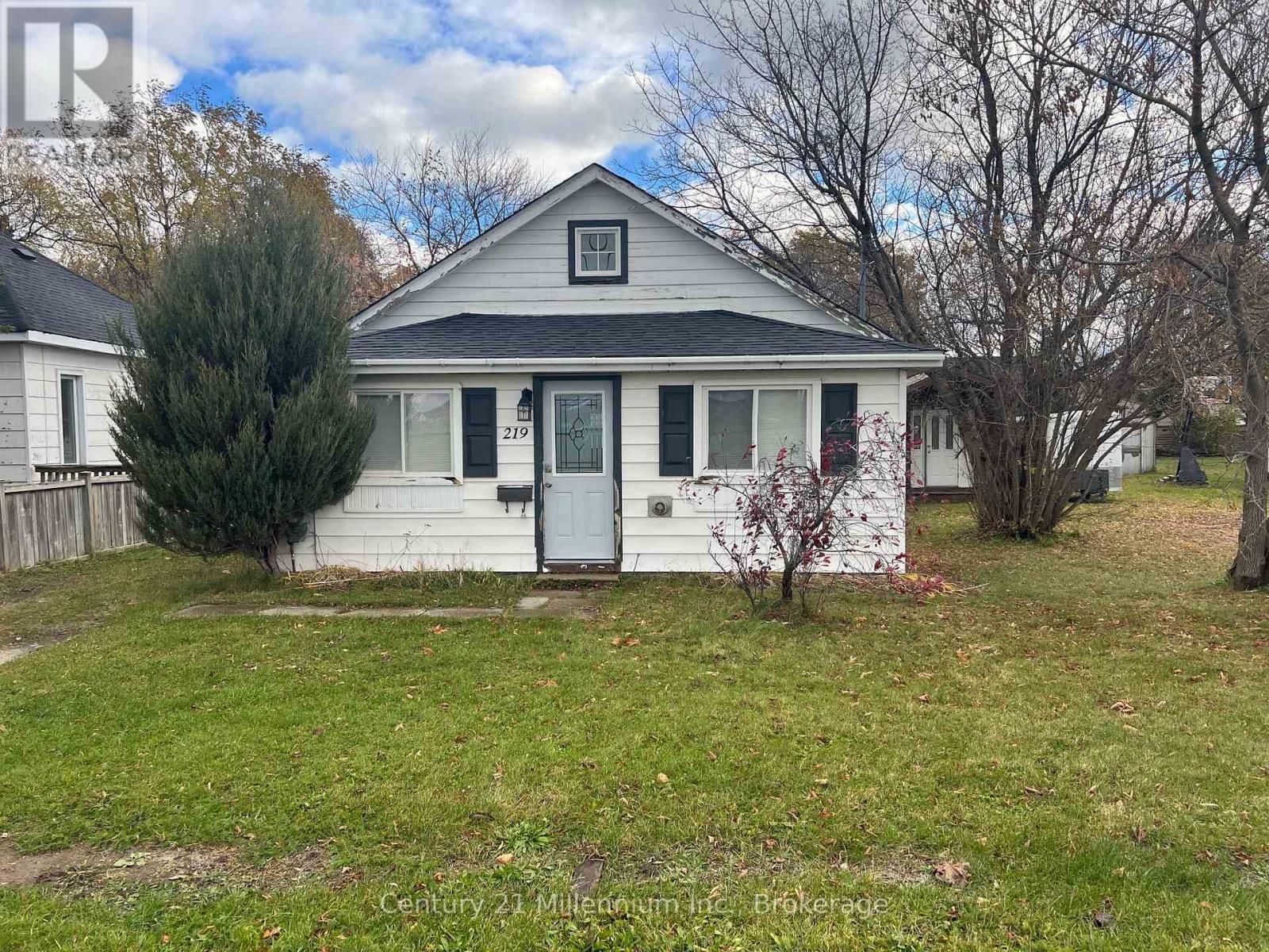 219 Spruce Street, Collingwood, Ontario  L9Y 3G9 - Photo 1 - S12525344