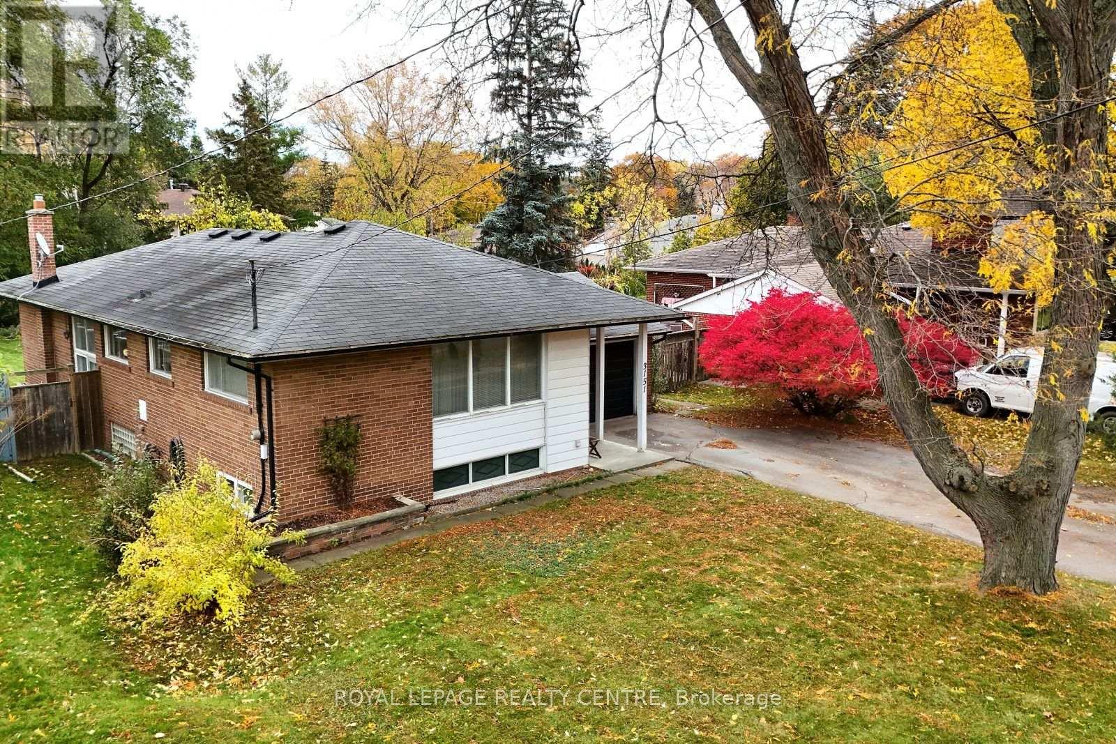 3151 The Credit Woodlands, Mississauga, Ontario  L5C 2J2 - Photo 3 - W12520970