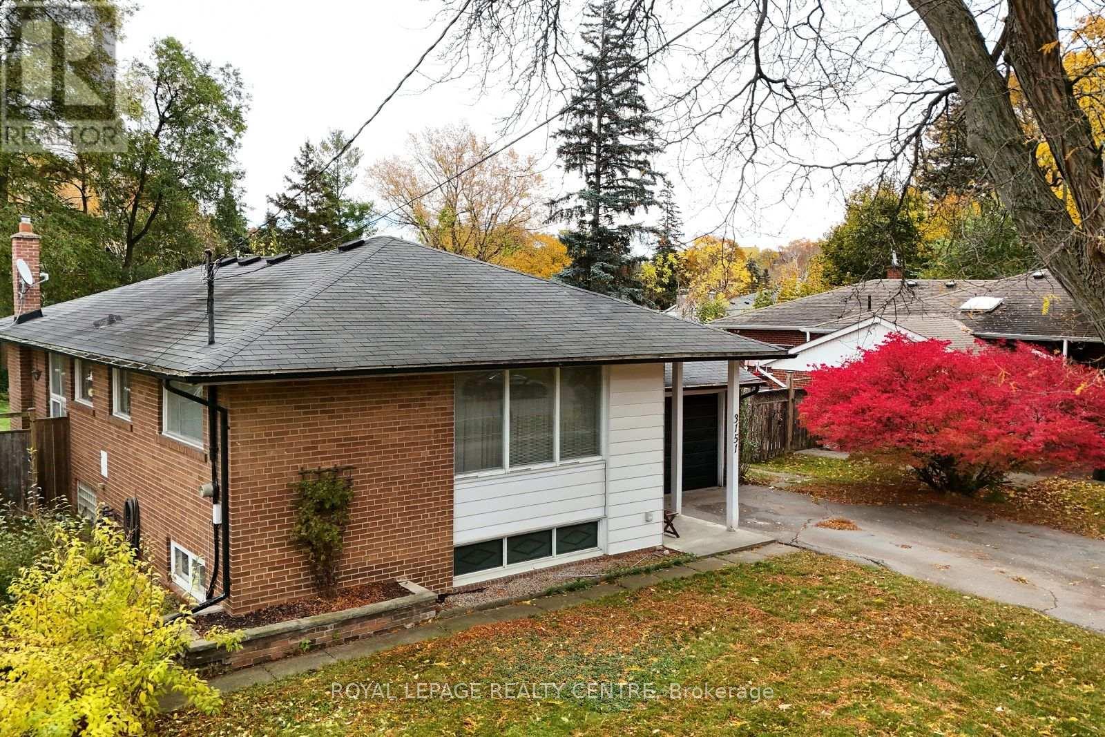 3151 The Credit Woodlands, Mississauga, Ontario  L5C 2J2 - Photo 2 - W12520970