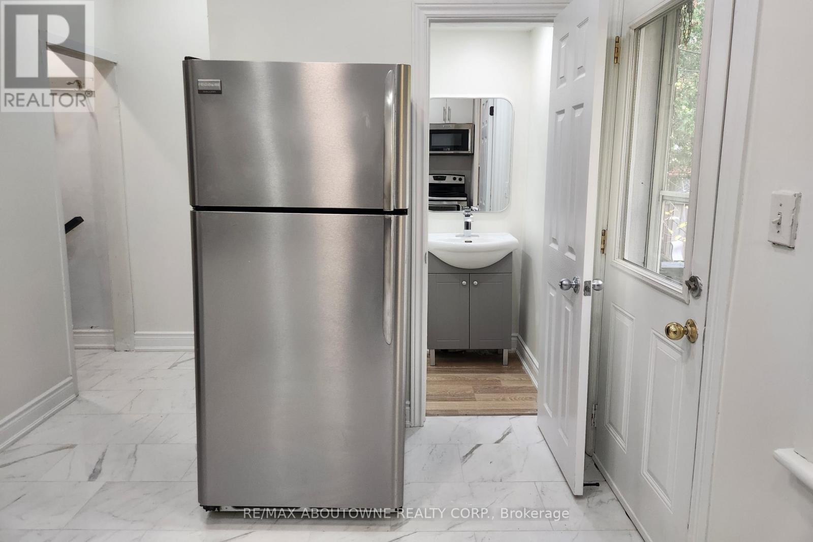 41 Somerset Avenue, Hamilton, Ontario  L8L 2L4 - Photo 8 - X12521082