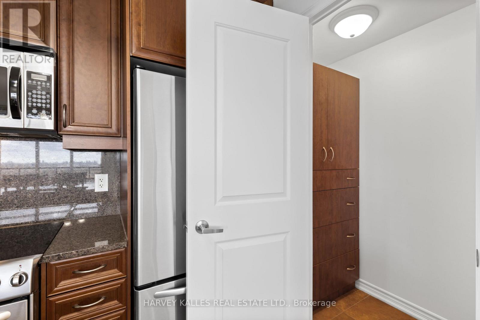 1206 - 9235 Jane Street, Vaughan (Maple), Ontario  L6A 0J8 - Photo 6 - N12525340