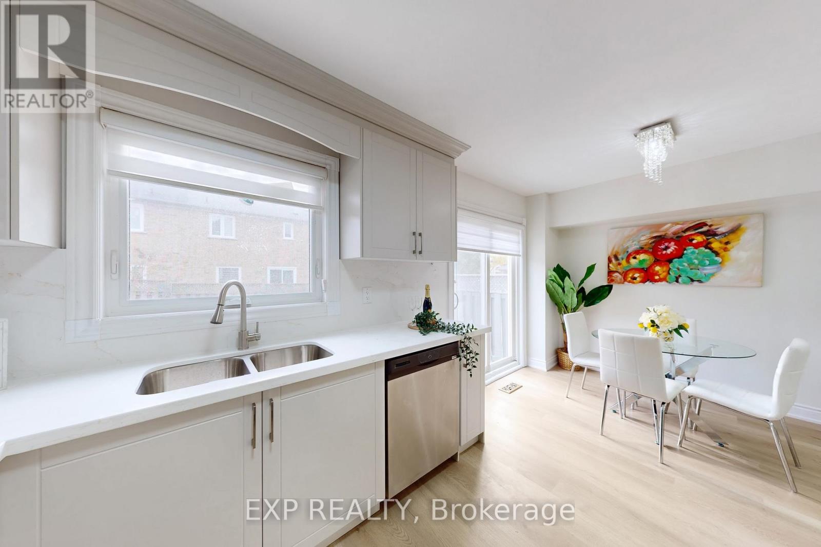 306 Morningmist Street S, Brampton, Ontario  L6R 2B9 - Photo 11 - W12525352