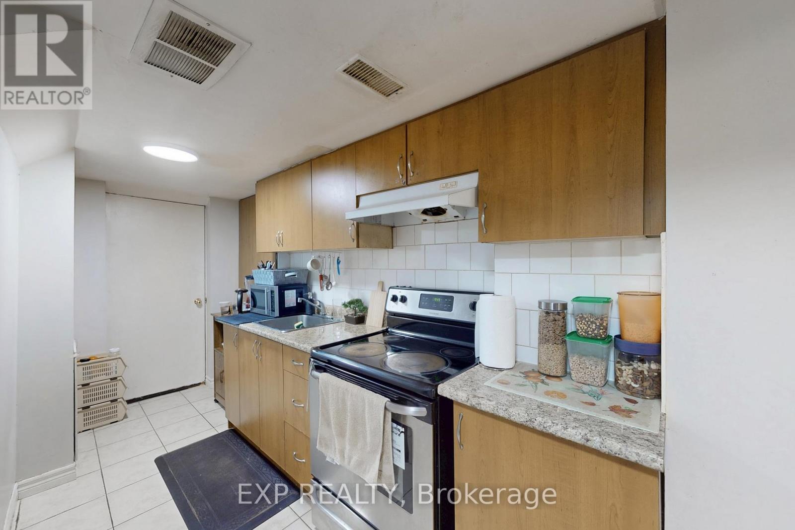 306 Morningmist Street S, Brampton, Ontario  L6R 2B9 - Photo 36 - W12525352