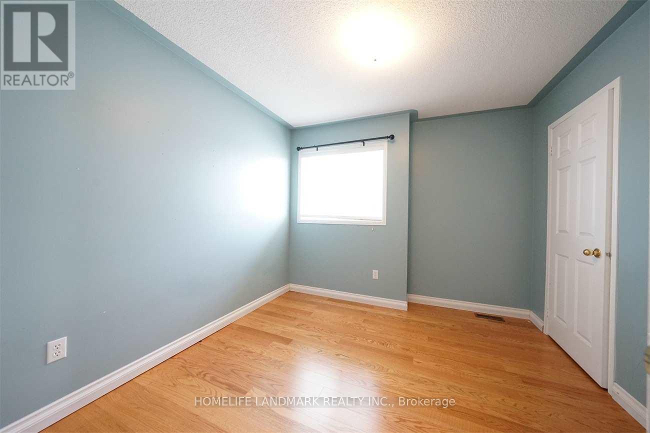 38 Sloan Drive, Milton, Ontario  L9T 5P7 - Photo 11 - W12525354