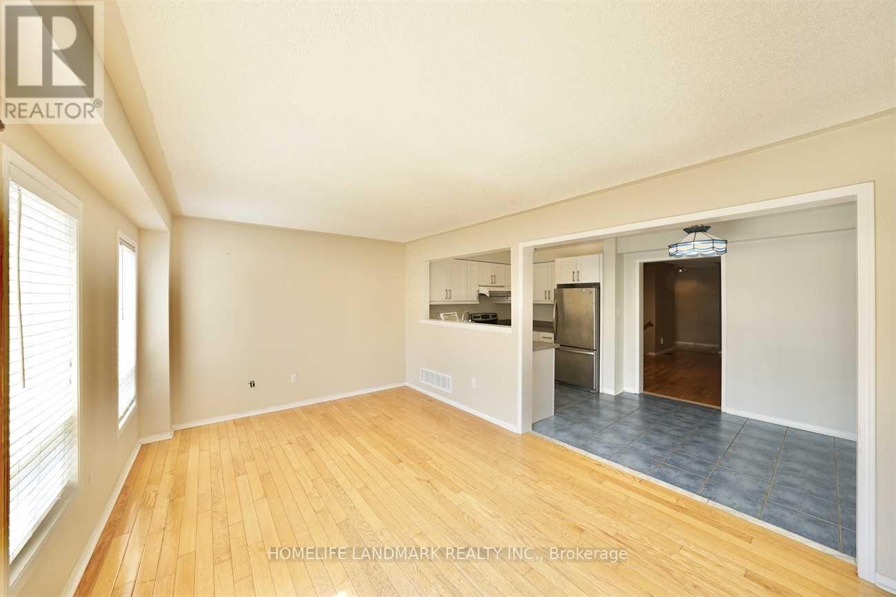 38 Sloan Drive, Milton, Ontario  L9T 5P7 - Photo 4 - W12525354