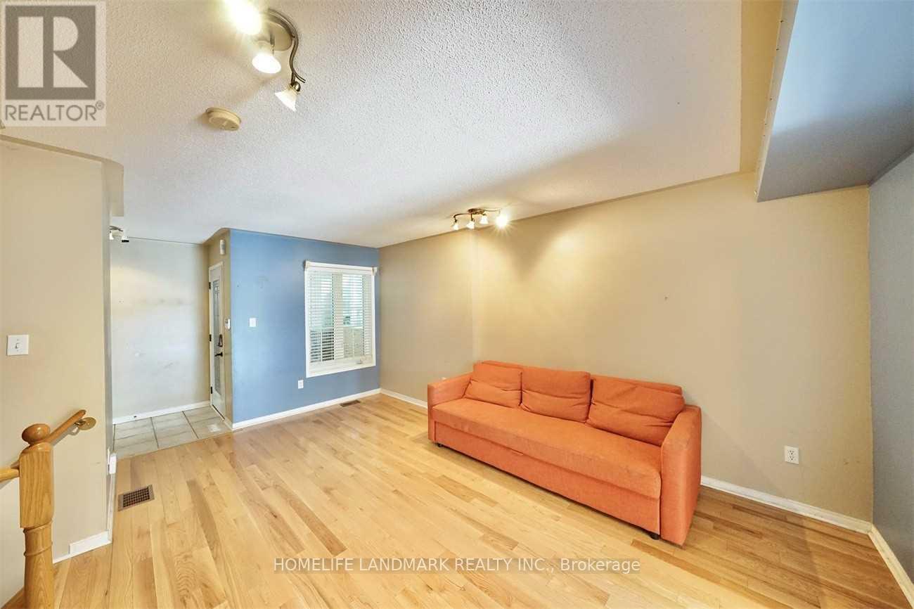 38 Sloan Drive, Milton, Ontario  L9T 5P7 - Photo 6 - W12525354