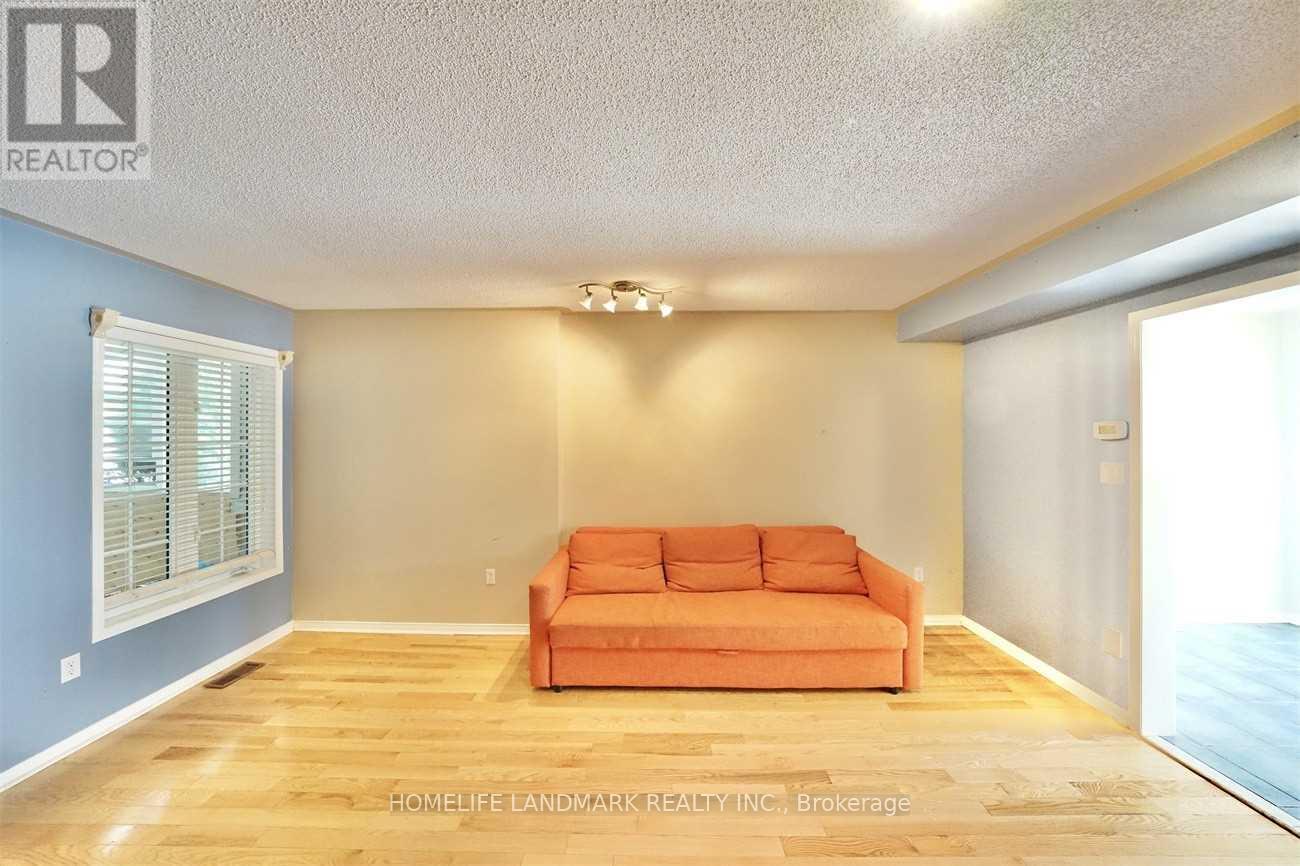 38 Sloan Drive, Milton, Ontario  L9T 5P7 - Photo 7 - W12525354