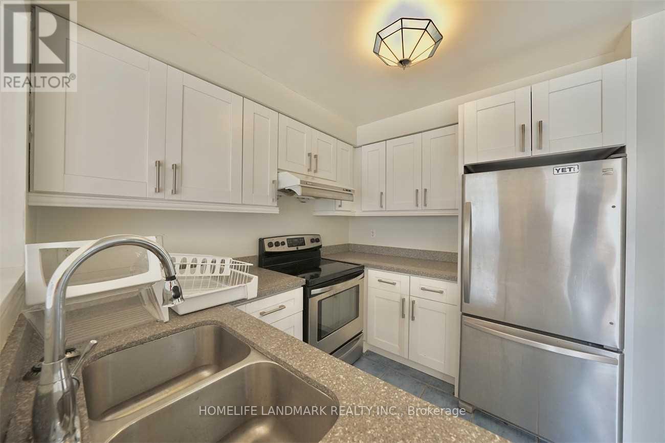 38 Sloan Drive, Milton, Ontario  L9T 5P7 - Photo 8 - W12525354