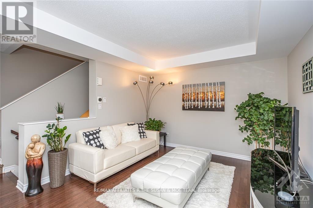 327 Citrine Street, Ottawa, Ontario K4A 0T7 - Photo 10 - X12525438