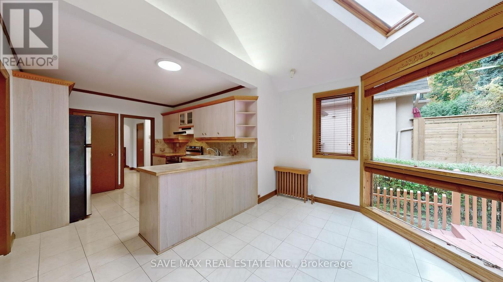 196 South Kingsway, Toronto, Ontario  M6S 3T7 - Photo 14 - W12466568