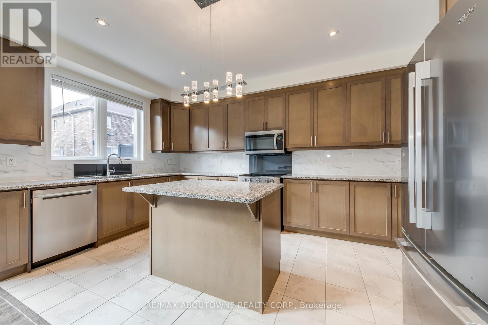 3338 Erasmum Street, Oakville, Ontario L6M 1S3 - Photo 10 - W12520330