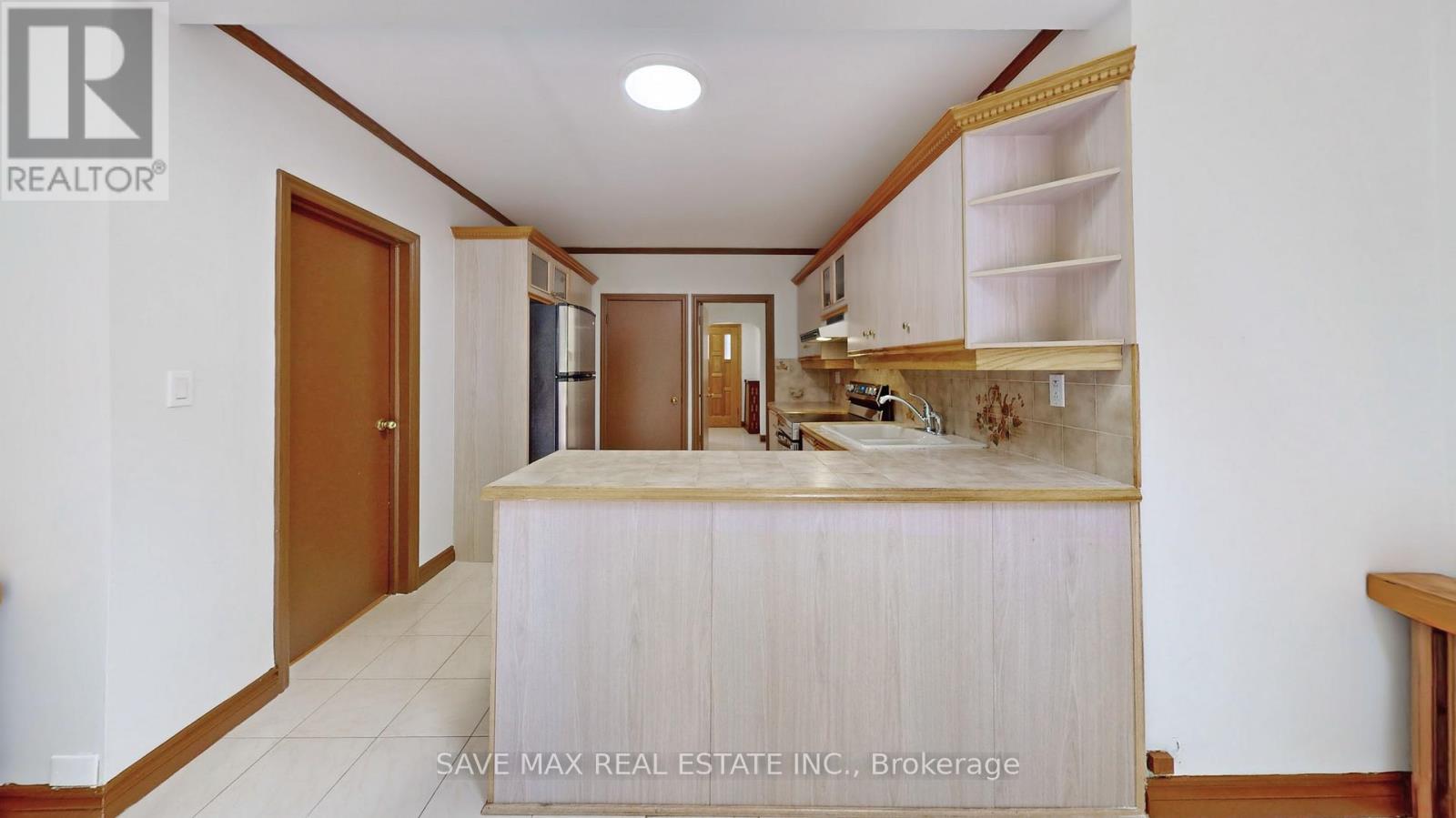 196 South Kingsway, Toronto, Ontario  M6S 3T7 - Photo 13 - W12466568