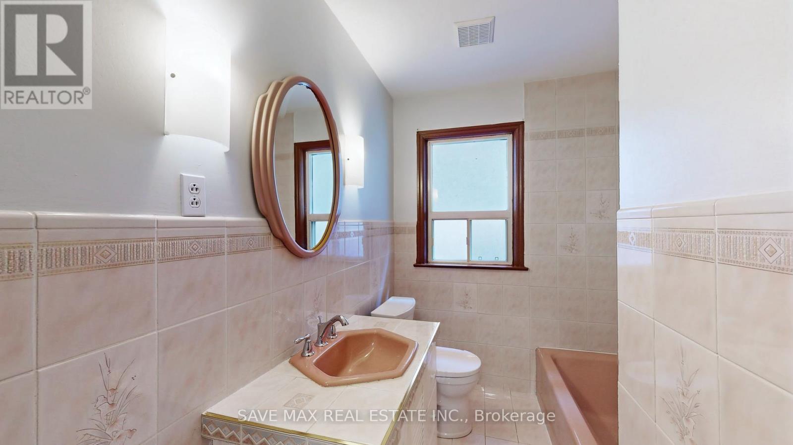 196 South Kingsway, Toronto, Ontario  M6S 3T7 - Photo 17 - W12466568