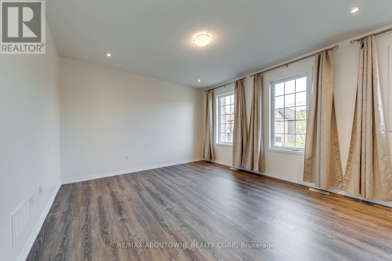 3338 Erasmum Street, Oakville, Ontario L6M 1S3 - Photo 27 - W12520330