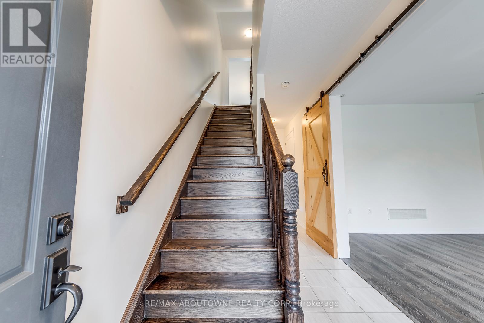 3338 Erasmum Street, Oakville, Ontario L6M 1S3 - Photo 9 - W12520330