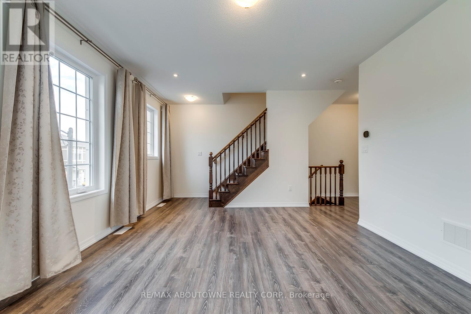 3338 Erasmum Street, Oakville, Ontario L6M 1S3 - Photo 29 - W12520330