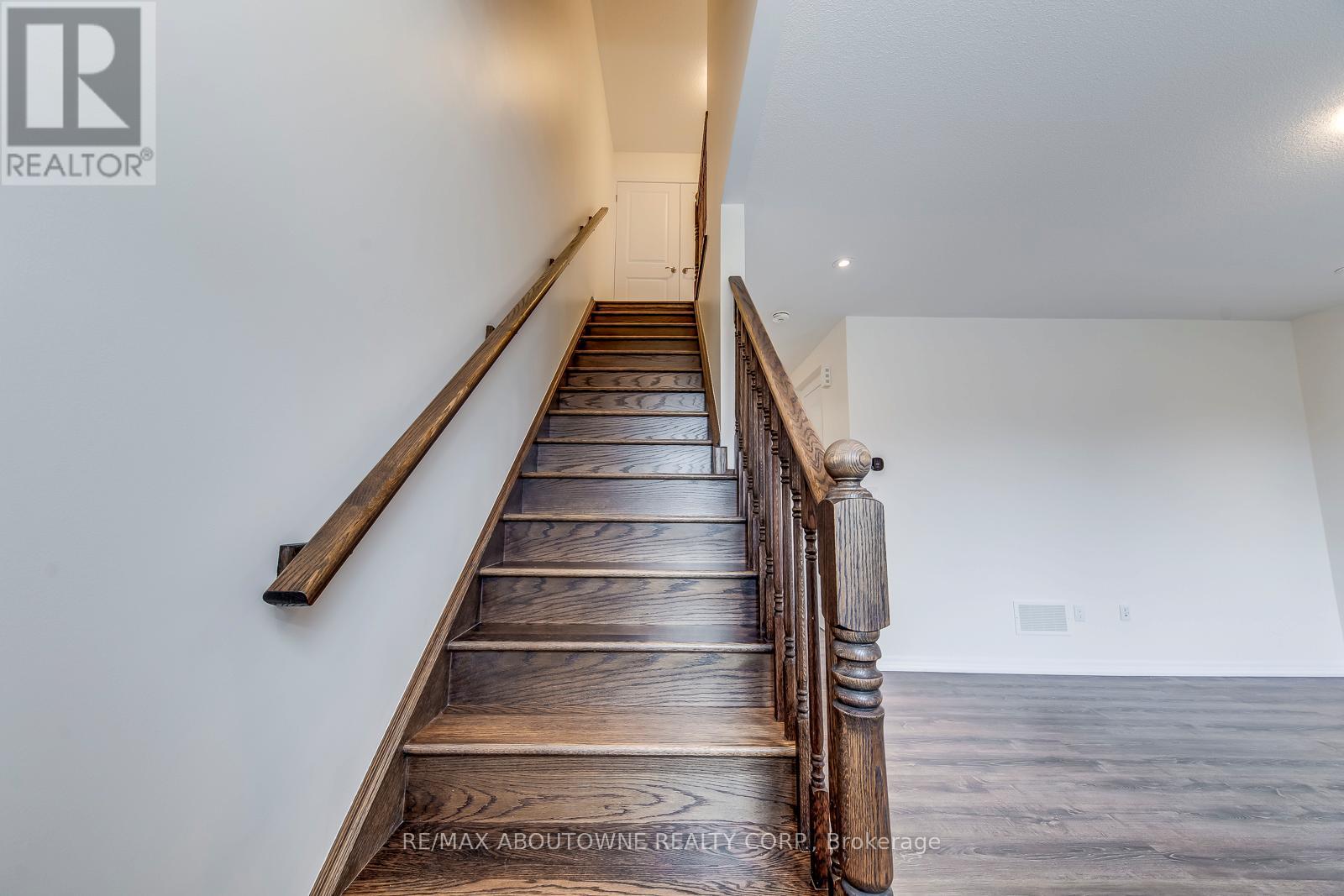 3338 Erasmum Street, Oakville, Ontario L6M 1S3 - Photo 32 - W12520330