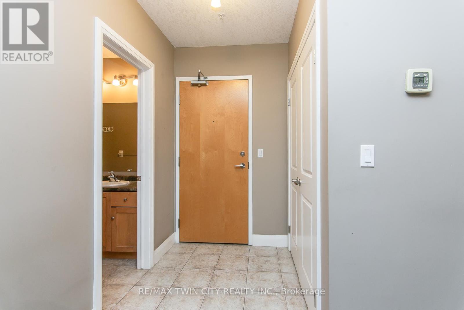 211 - 165 Duke Street E, Kitchener, Ontario  N2H 6T8 - Photo 11 - X12525336