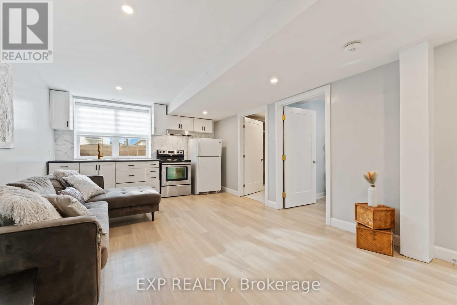 B - 1223 Kitchener Avenue, Ottawa, Ontario K1V 6W4 - Photo 4 - X12493784