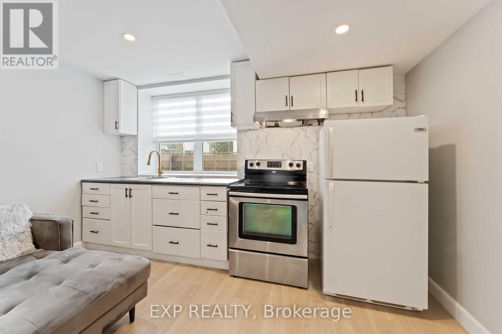 B - 1223 Kitchener Avenue, Ottawa, Ontario K1V 6W4 - Photo 5 - X12493784