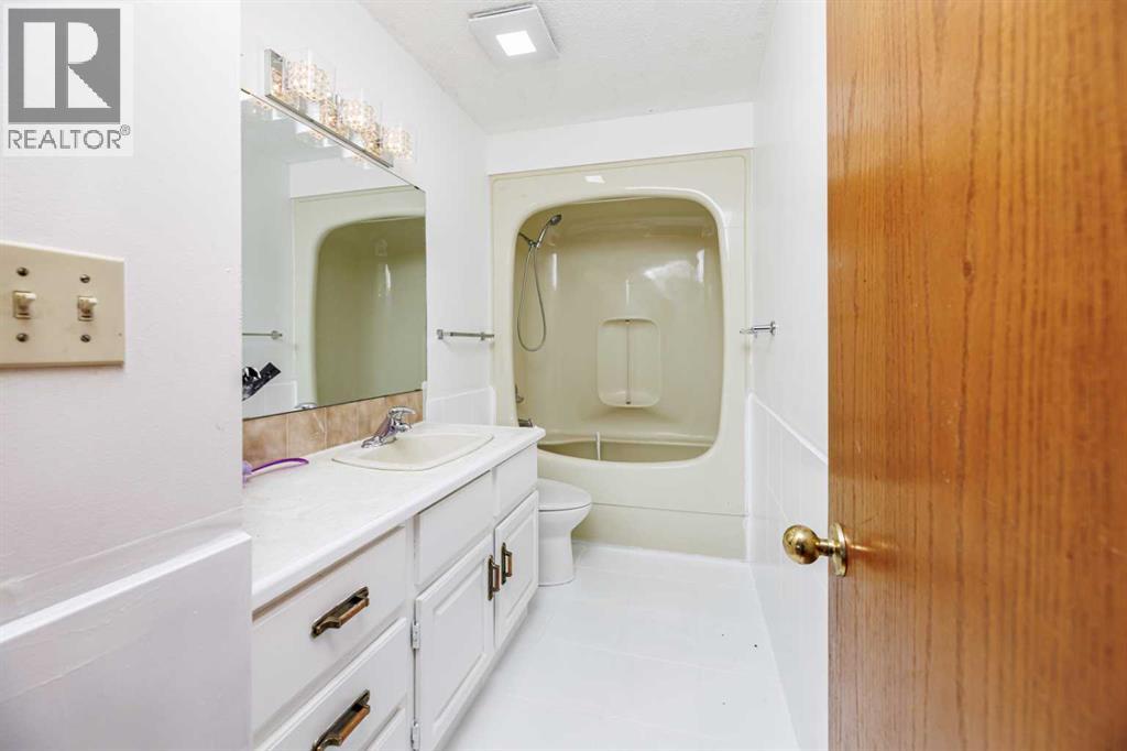 32 Huget Crescent, Red Deer, Alberta  T4N 6P4 - Photo 19 - A2263775