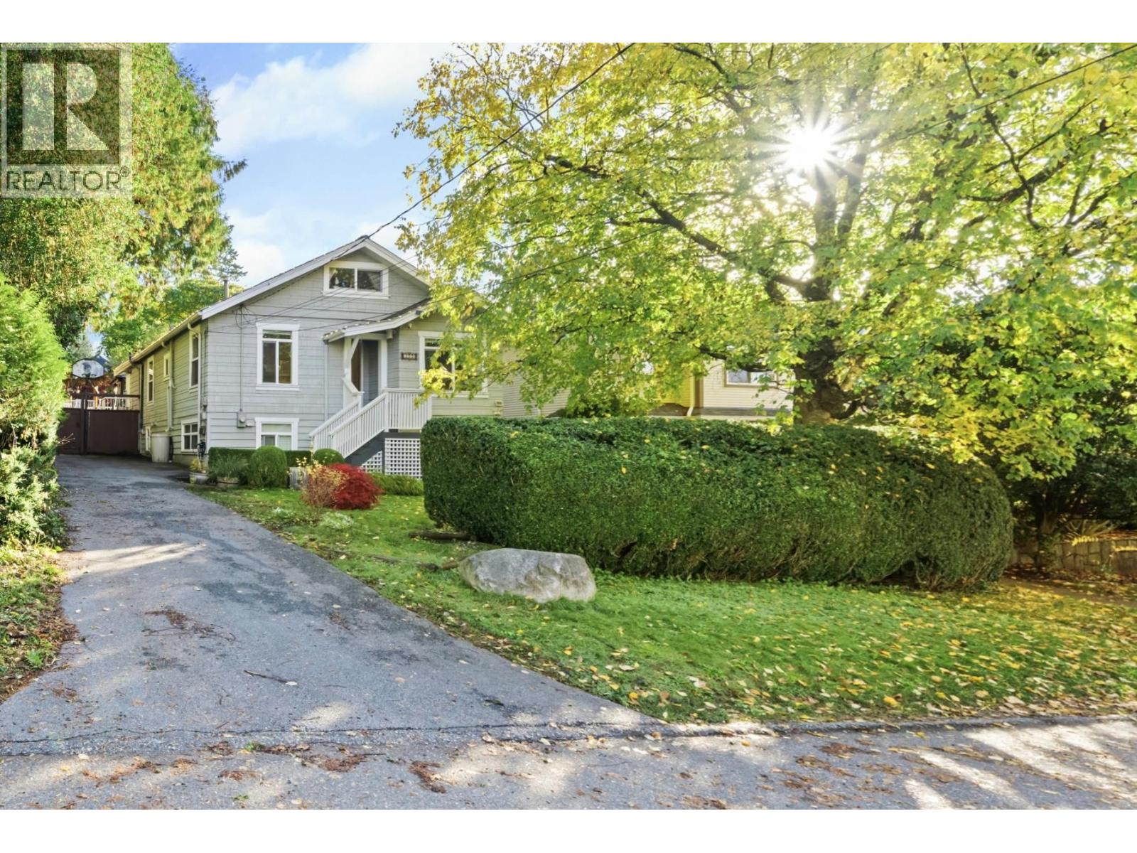 2340 CHESTERFIELD AVENUE, North Vancouver, British Columbia