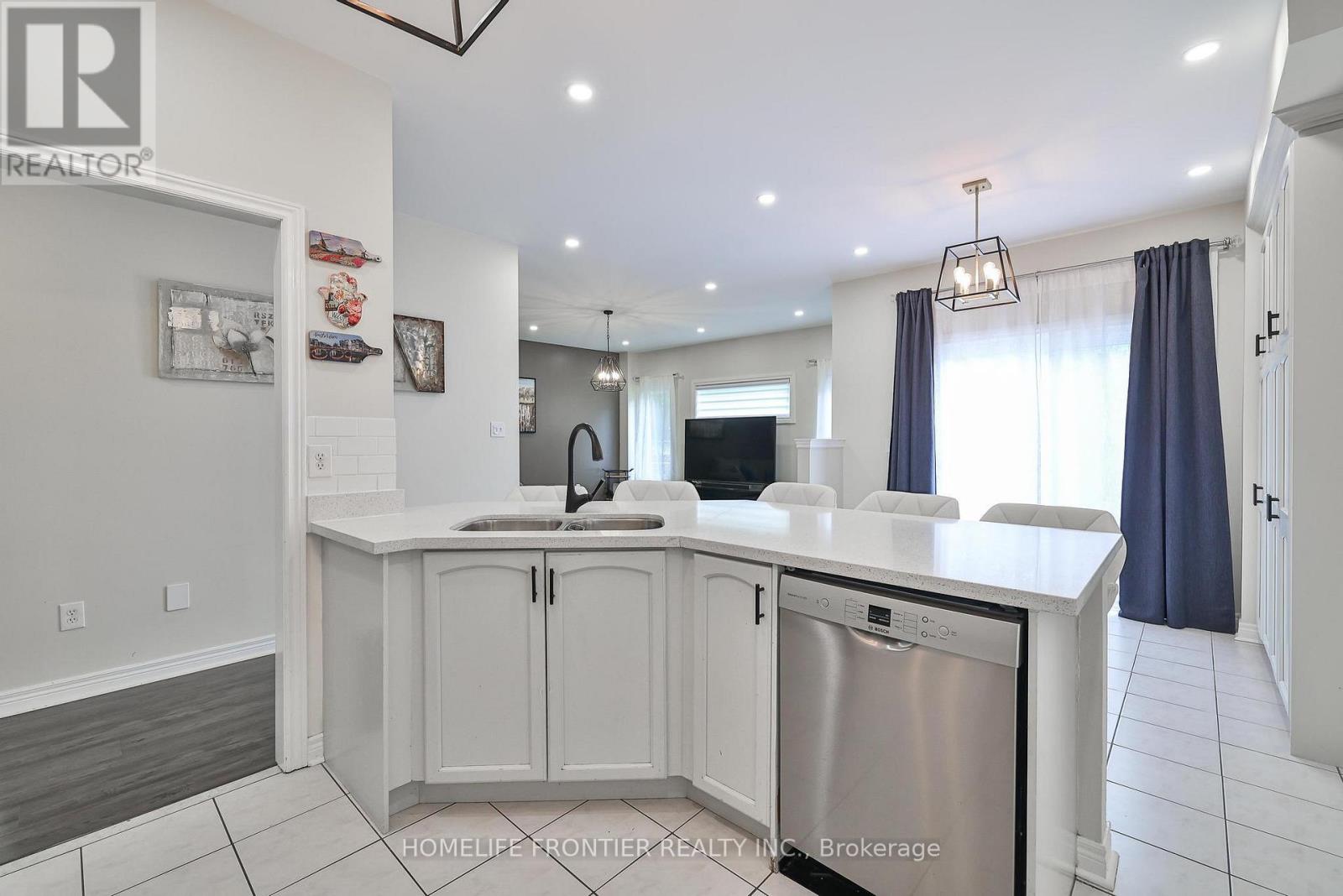 6 Raintree Crescent, Richmond Hill, Ontario L4E 3T5 - Photo 18 - N12171568