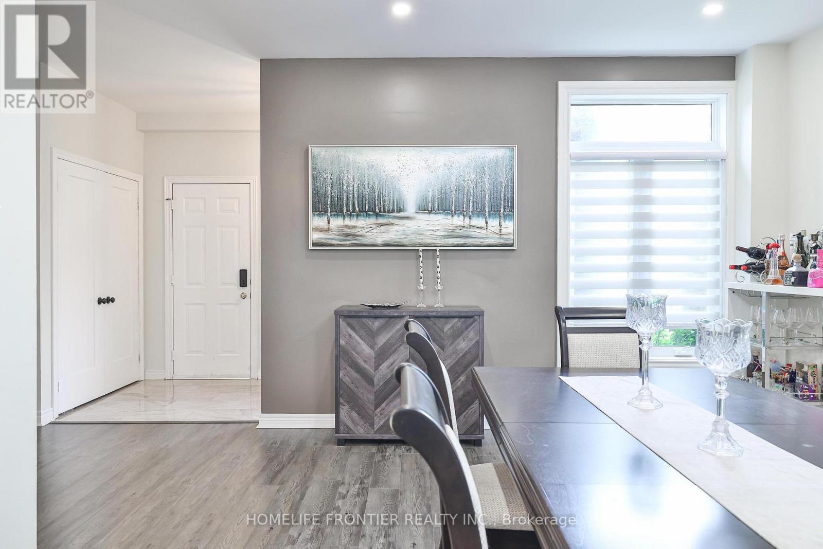 6 Raintree Crescent, Richmond Hill, Ontario L4E 3T5 - Photo 4 - N12171568