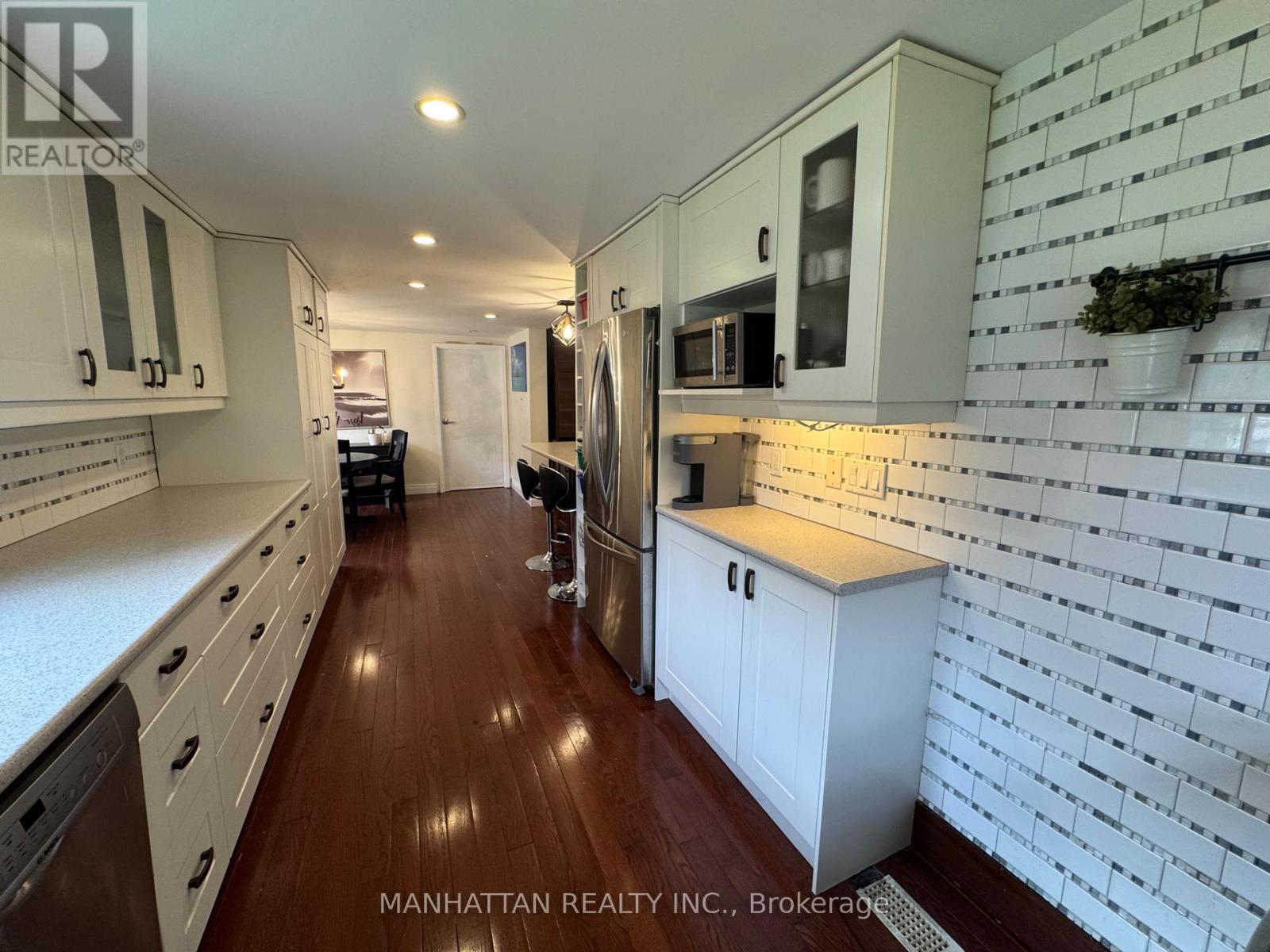 10 Victor Drive, Whitchurch-Stouffville, Ontario L4A 7X3 - Photo 10 - N12502852