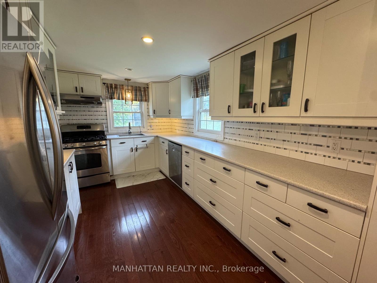 10 Victor Drive, Whitchurch-Stouffville, Ontario L4A 7X3 - Photo 9 - N12502852