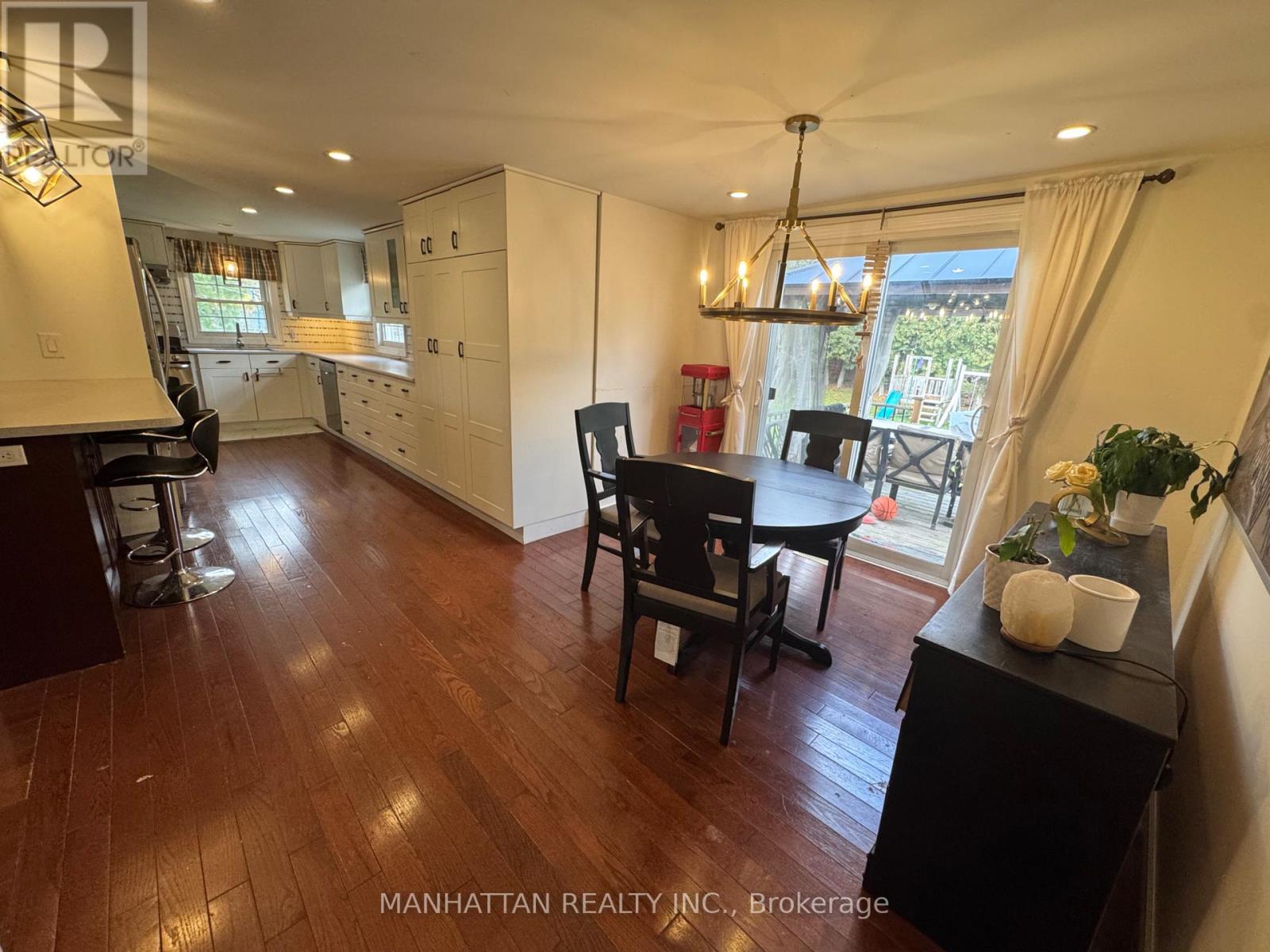 10 Victor Drive, Whitchurch-Stouffville, Ontario L4A 7X3 - Photo 7 - N12502852