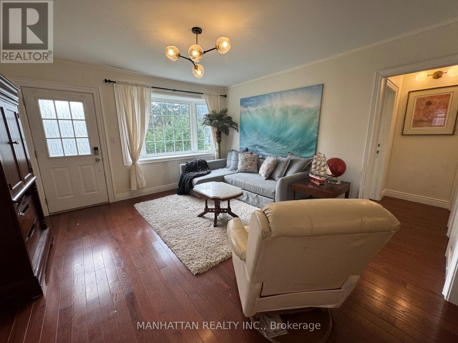 10 Victor Drive, Whitchurch-Stouffville, Ontario L4A 7X3 - Photo 4 - N12502852