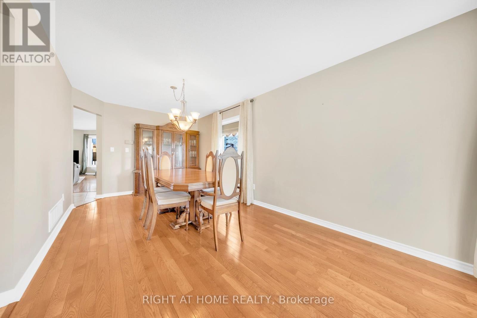 2069 Wilson Street, Innisfil, Ontario  L9S 4Y2 - Photo 5 - N12525418