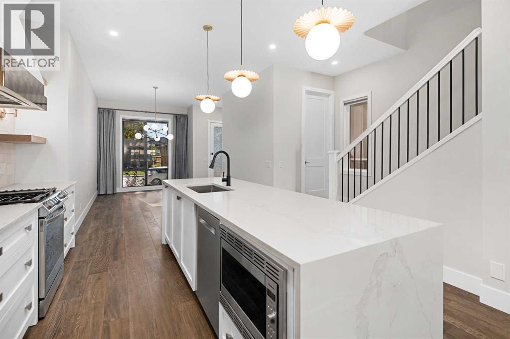 2126a 52 Avenue Sw, Calgary, Alberta  T3E 1K3 - Photo 11 - A2233001