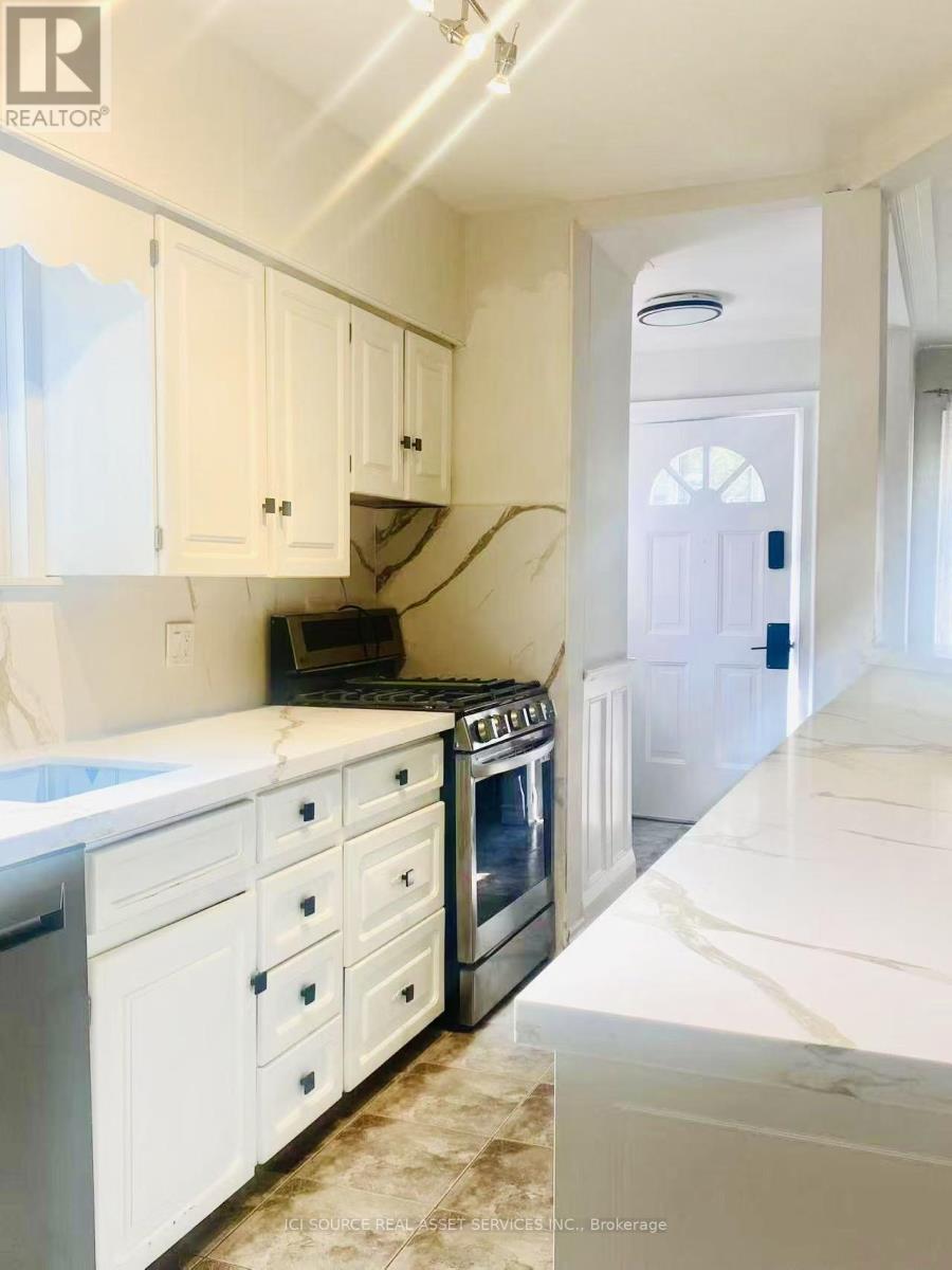 2nd Floor Bedroom - 166 Chaplin Crescent, Toronto, Ontario  M5P 1B3 - Photo 3 - C12426197