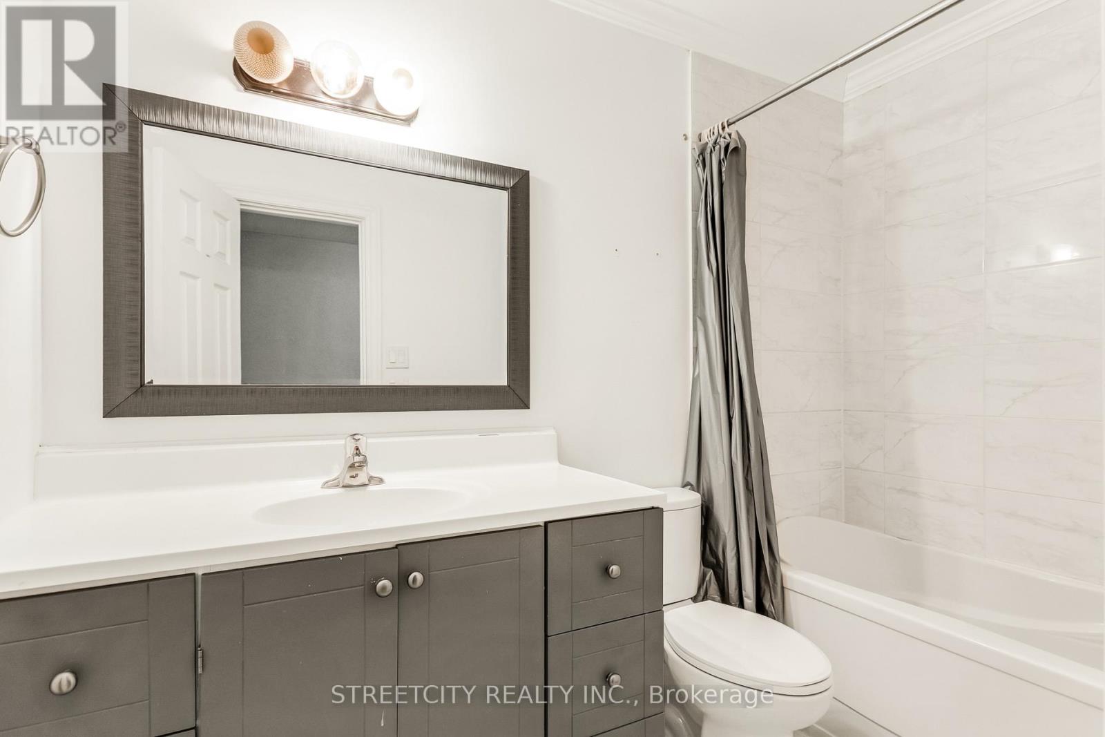 D - 71 Wellesley Crescent, London East, Ontario  N5V 1J6 - Photo 14 - X12525536