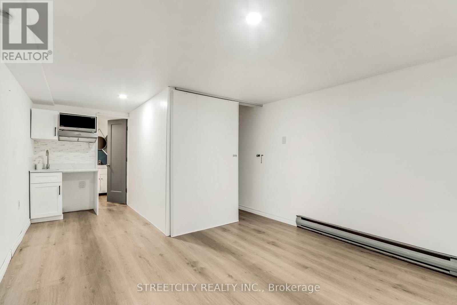 D - 71 Wellesley Crescent, London East, Ontario  N5V 1J6 - Photo 19 - X12525536