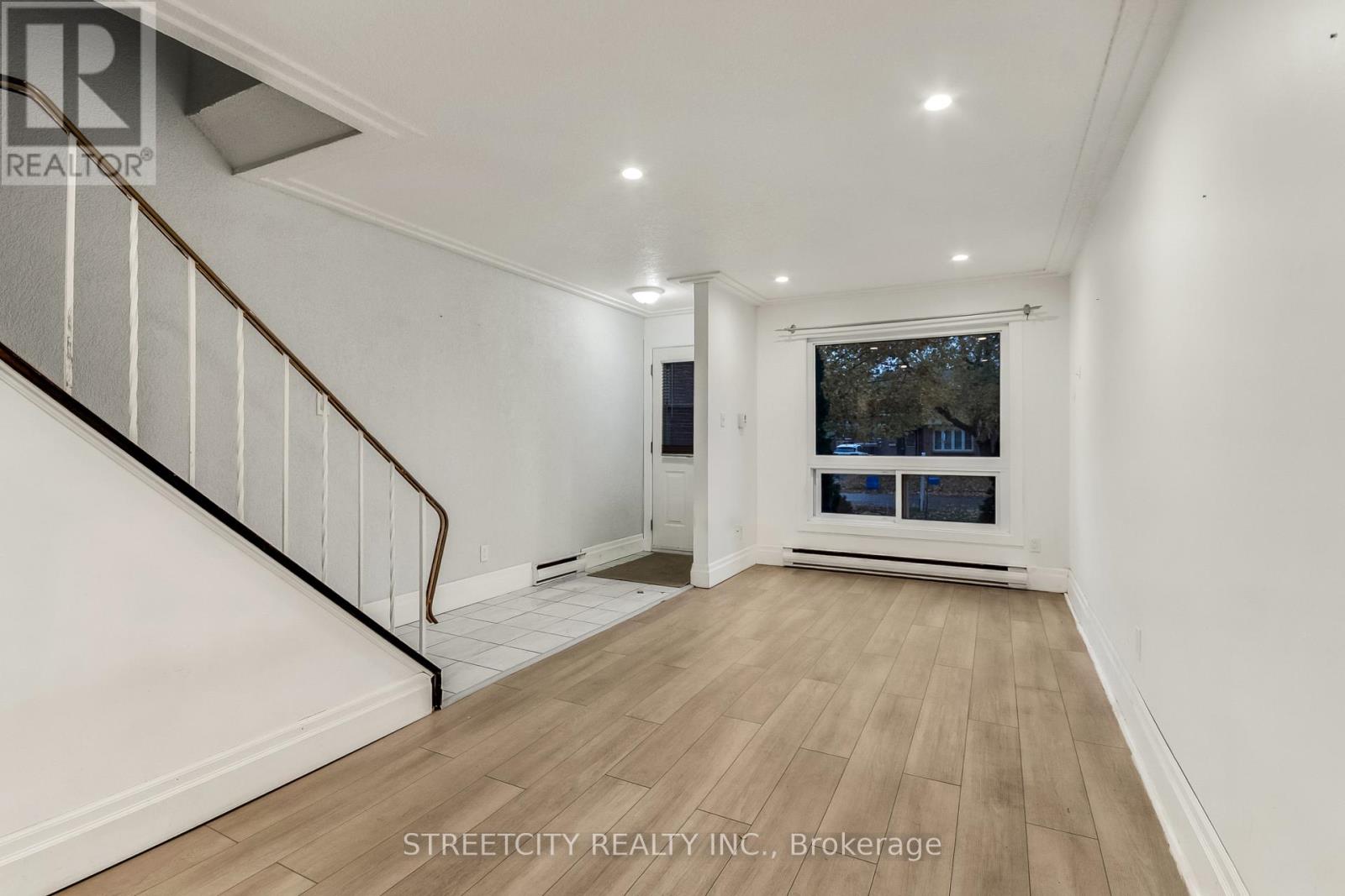 D - 71 Wellesley Crescent, London East, Ontario  N5V 1J6 - Photo 3 - X12525536