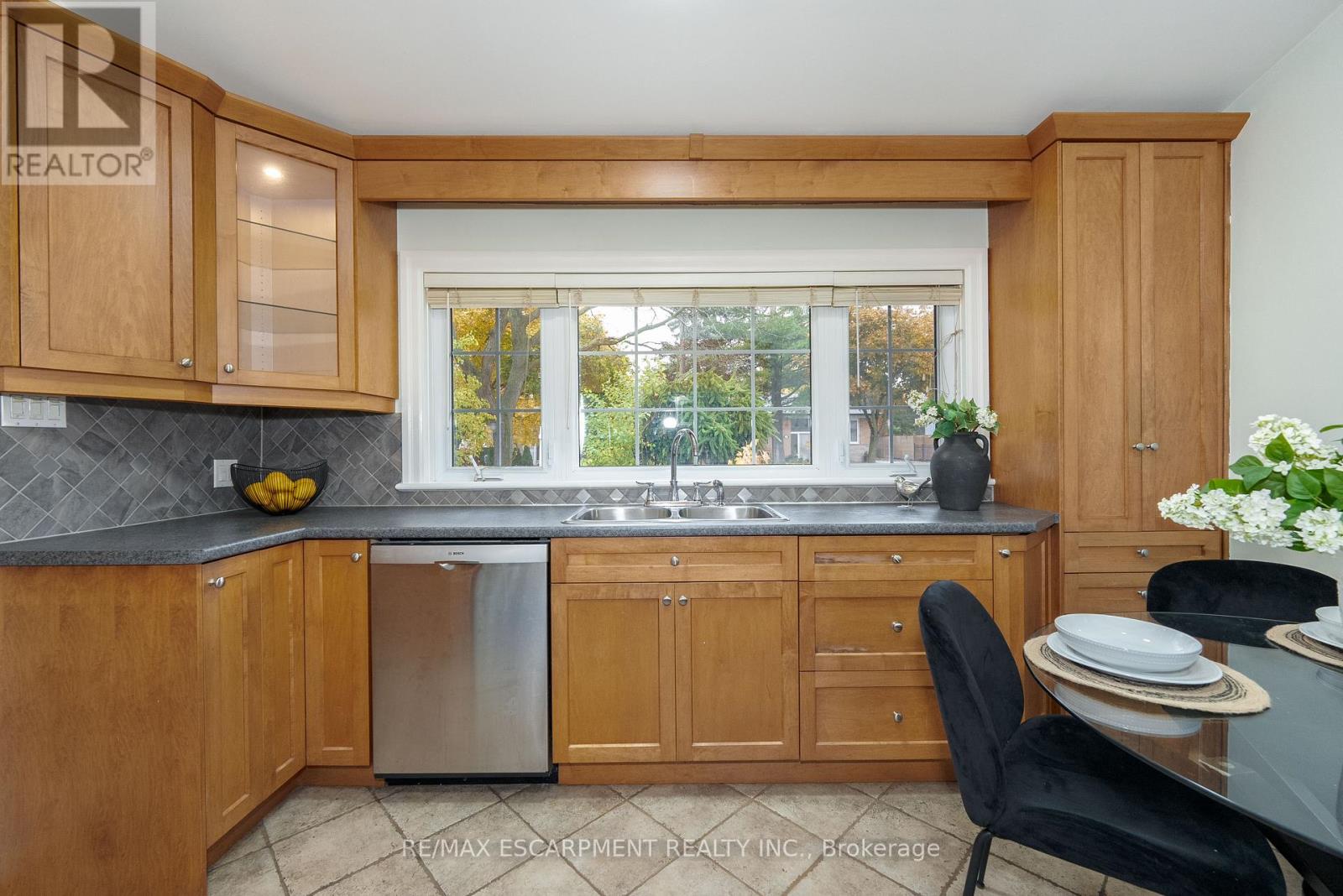 5433 Spruce Avenue, Burlington, Ontario  L7L 1N8 - Photo 15 - W12525416