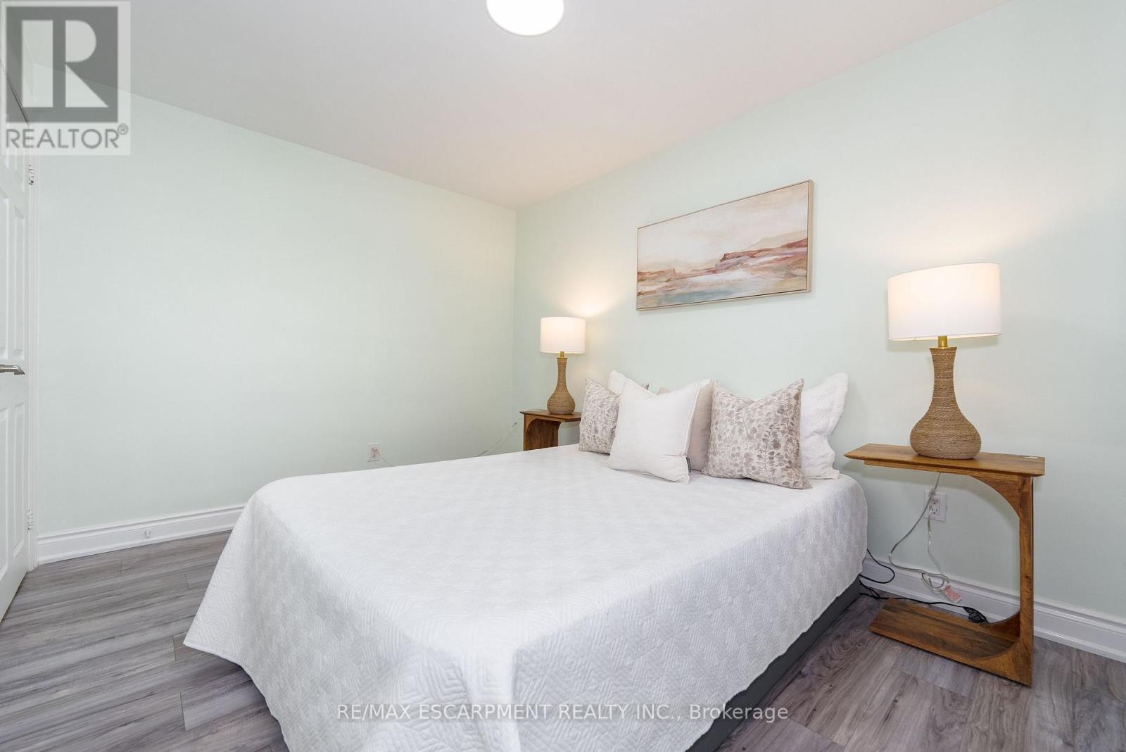 5433 Spruce Avenue, Burlington, Ontario  L7L 1N8 - Photo 22 - W12525416