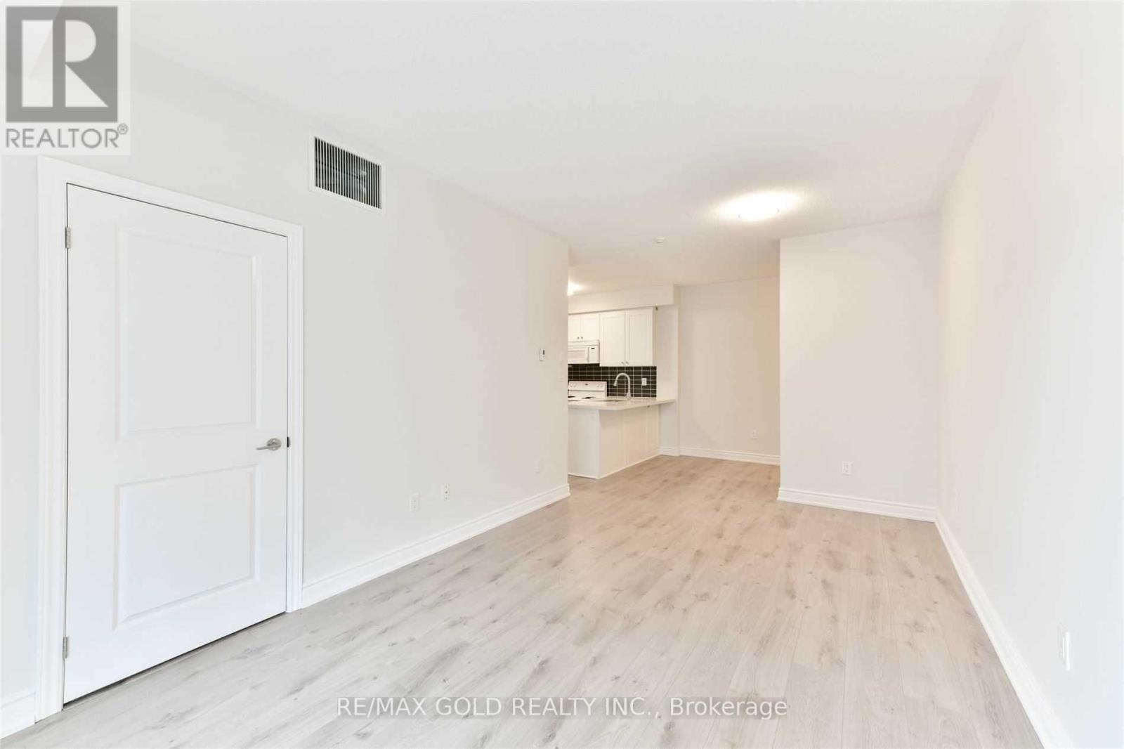 212 - 263 Georgian Drive, Oakville, Ontario  L6H 0L2 - Photo 12 - W12525422