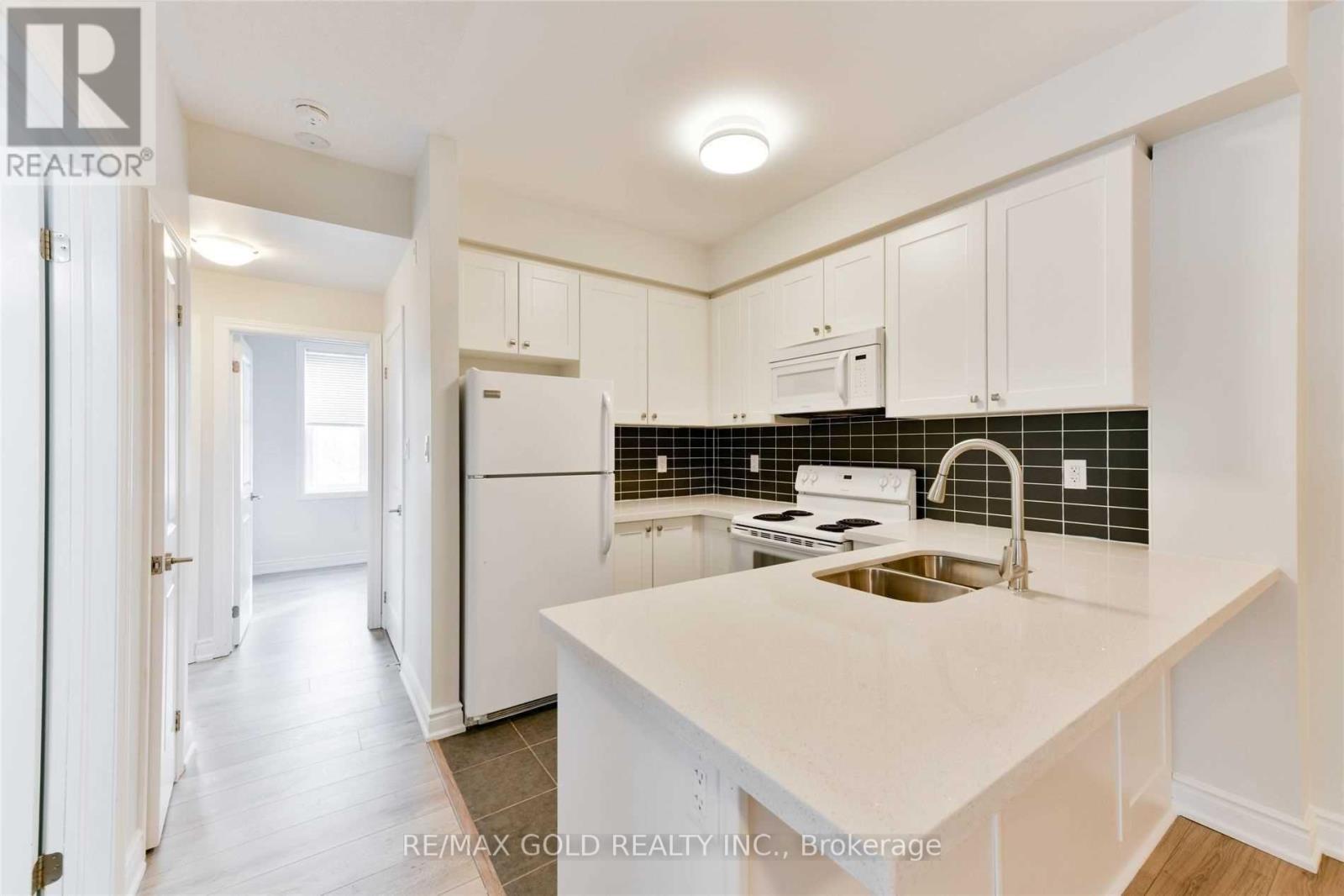 212 - 263 Georgian Drive, Oakville, Ontario  L6H 0L2 - Photo 15 - W12525422