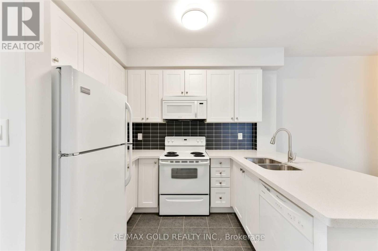 212 - 263 Georgian Drive, Oakville, Ontario  L6H 0L2 - Photo 16 - W12525422